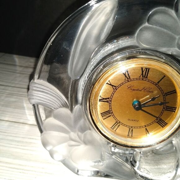 Vintage Hand Crafted Crystal Clear Studios Frosted Quartz Clock Mantel Table Top - Picture 10 of 11